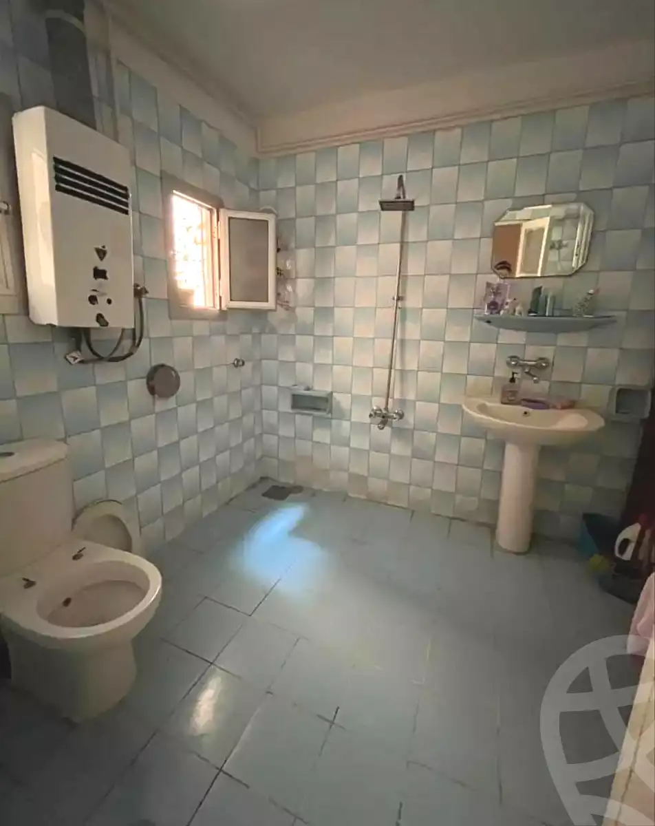 https://aqarmap.com.eg/en/listing/7181074-for-sale-alexandria-alhadara-lhdr-qbly