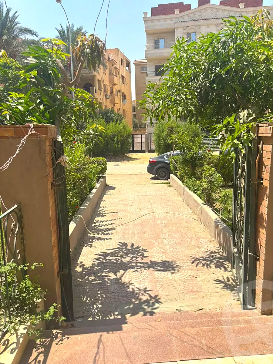 https://aqarmap.com.eg/ar/listing/7182041-for-sale-cairo-6th-of-october-el-ahyaa-neighborhood-1st-al-maahad
