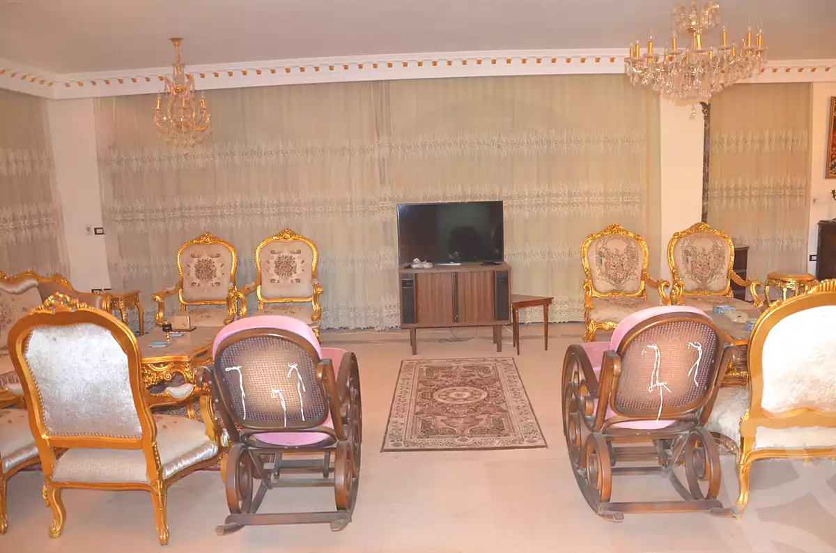 https://aqarmap.com.eg/ar/listing/7182006-for-sale-cairo-el-sheikh-zayed-city-el-hay-el-thaleth-ashaer-lhy-lthlth-shr