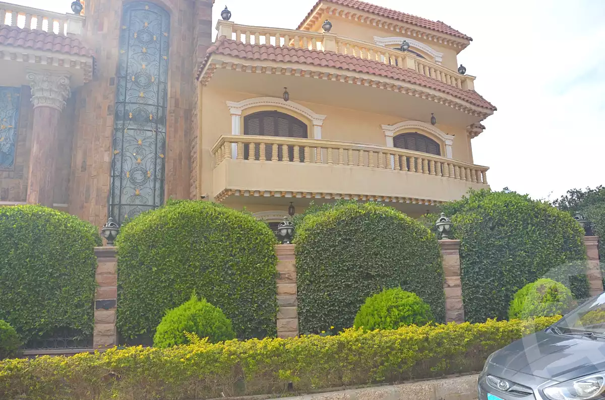 https://aqarmap.com.eg/ar/listing/7182006-for-sale-cairo-el-sheikh-zayed-city-el-hay-el-thaleth-ashaer-lhy-lthlth-shr