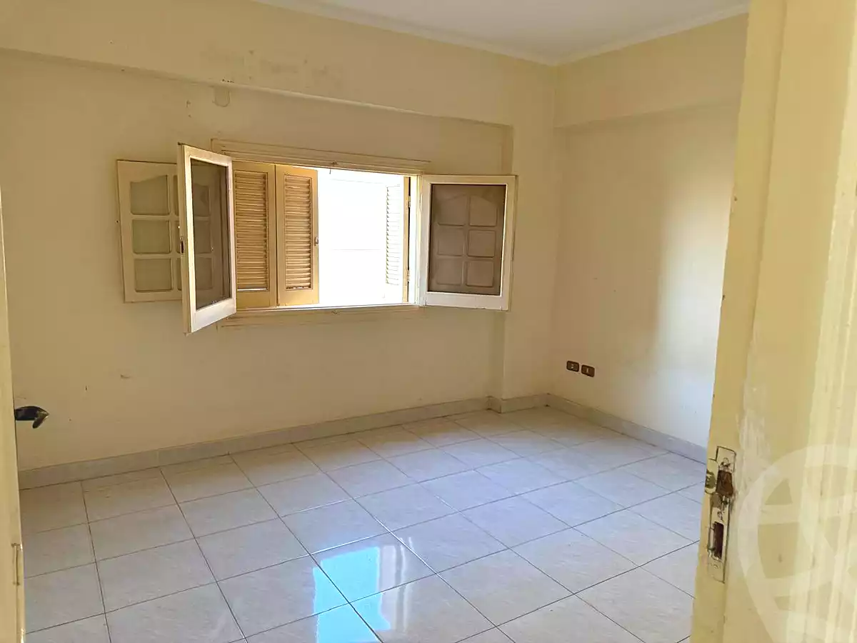 https://aqarmap.com.eg/ar/listing/7182131-for-sale-cairo-new-cairo-ganob-el-akadamiya-south-academy-b-medhat-el-kholy-st