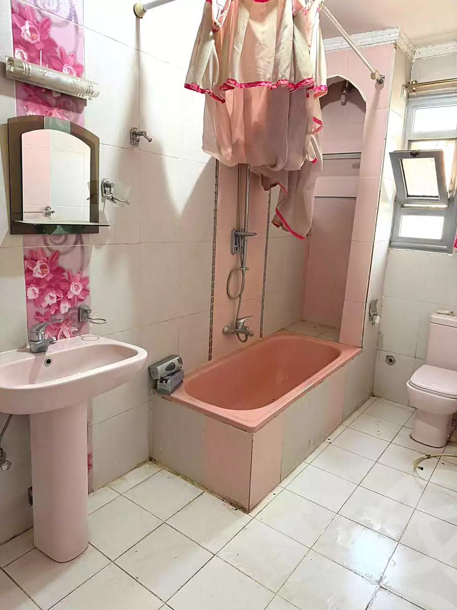 https://aqarmap.com.eg/en/listing/7186641-for-sale-cairo-ain-shams-6-october-st