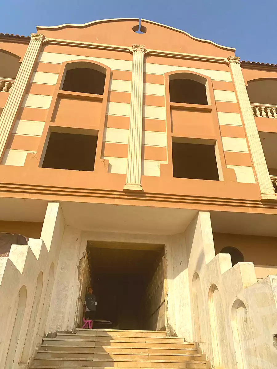 https://aqarmap.com.eg/ar/listing/7194796-for-sale-cairo-el-sheikh-zayed-city-el-hay-elthamen-lhkm