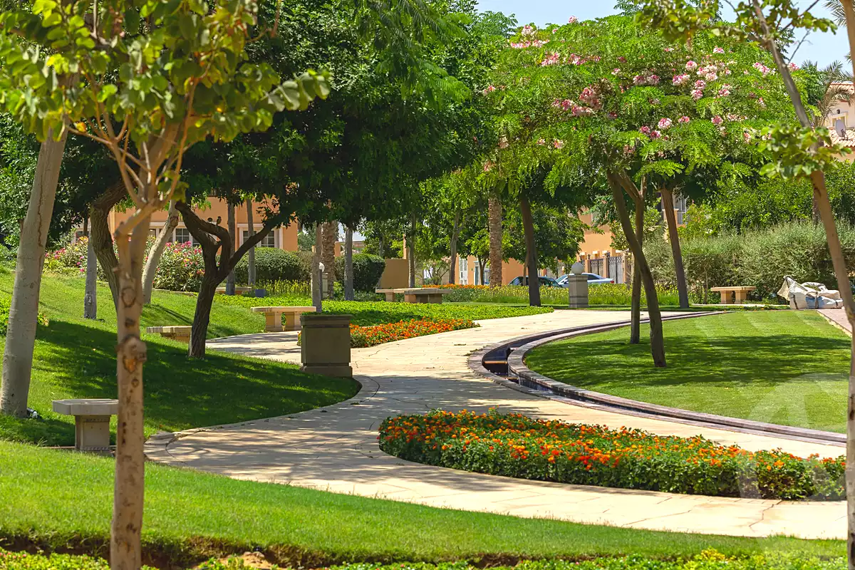 https://aqarmap.com.eg/ar/listing/7195291-for-sale-cairo-new-cairo-compounds-hyde-park-greens-hyde-park-compound