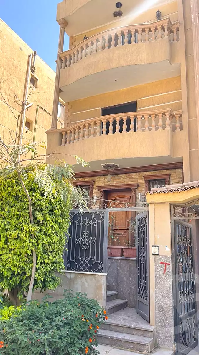 https://aqarmap.com.eg/en/listing/7196421-for-sale-cairo-6th-of-october-hadaeq-october-compounds-el-fardoos-city
