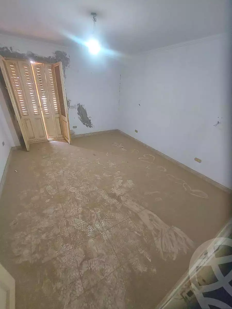 https://aqarmap.com.eg/ar/listing/7200747-for-sale-cairo-helwan-el-shareaa-el-sharby-st