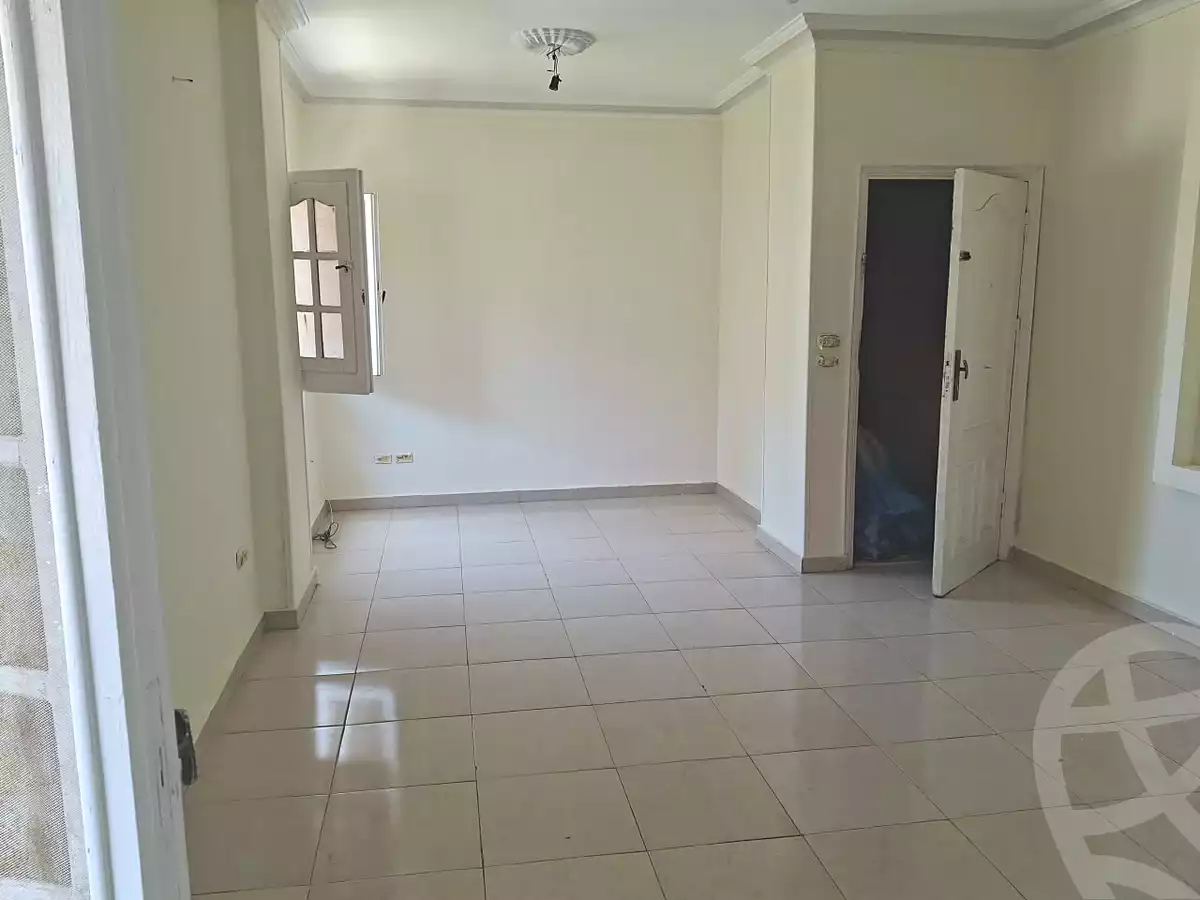 https://aqarmap.com.eg/ar/listing/7201538-for-sale-cairo-6th-of-october-el-ahyaa-neighborhood-3rd-al-hay-al-thalith-st