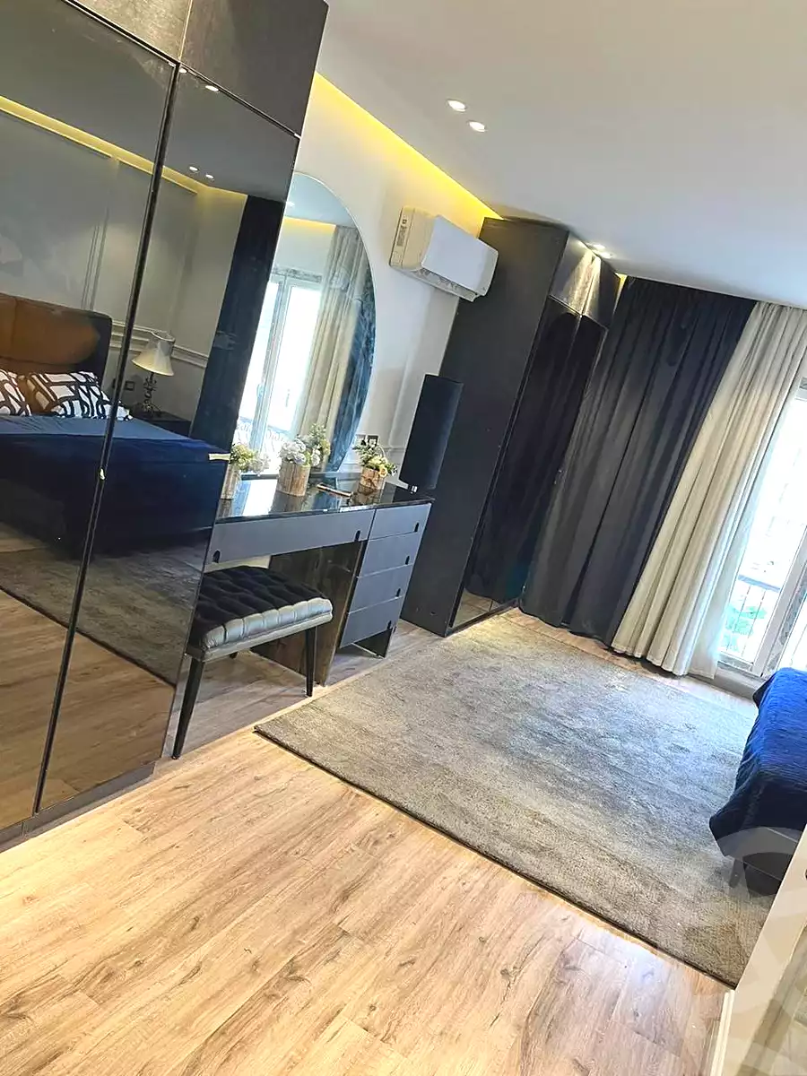 https://aqarmap.com.eg/en/listing/7204579-for-sale-cairo-new-cairo-compounds-mountain-view-hyde-park