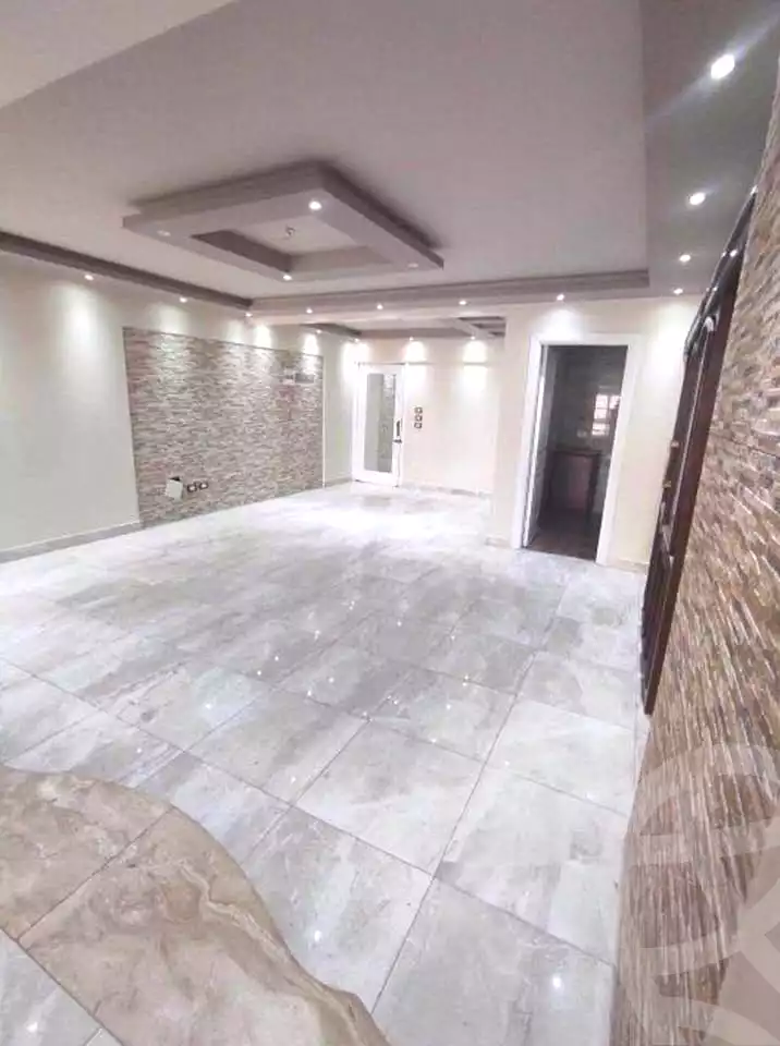https://aqarmap.com.eg/ar/listing/7207027-for-rent-alexandria-moharram-bey