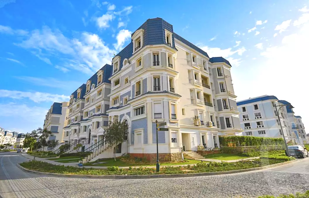 https://aqarmap.com.eg/en/listing/7209037-for-sale-cairo-new-cairo-compounds-mountain-view-hyde-park