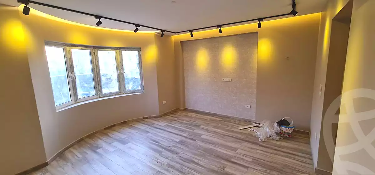 https://aqarmap.com.eg/en/listing/7209054-for-sale-cairo-new-cairo-compounds-mountain-view-hyde-park