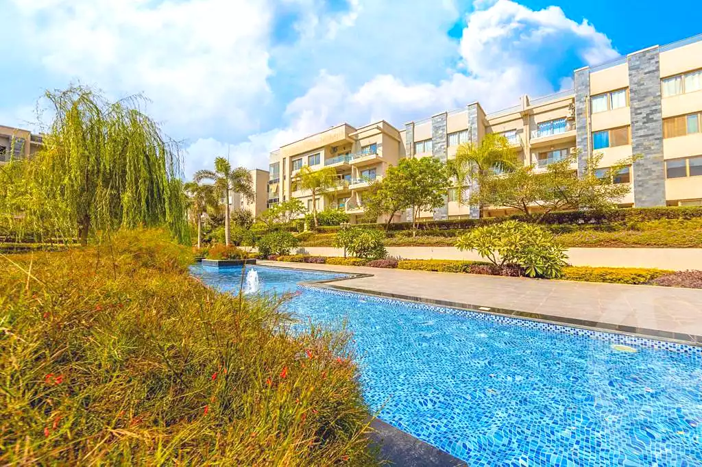 https://aqarmap.com.eg/ar/listing/7210414-for-sale-cairo-new-cairo-compounds-galleria-moon-valley-compound-arabia