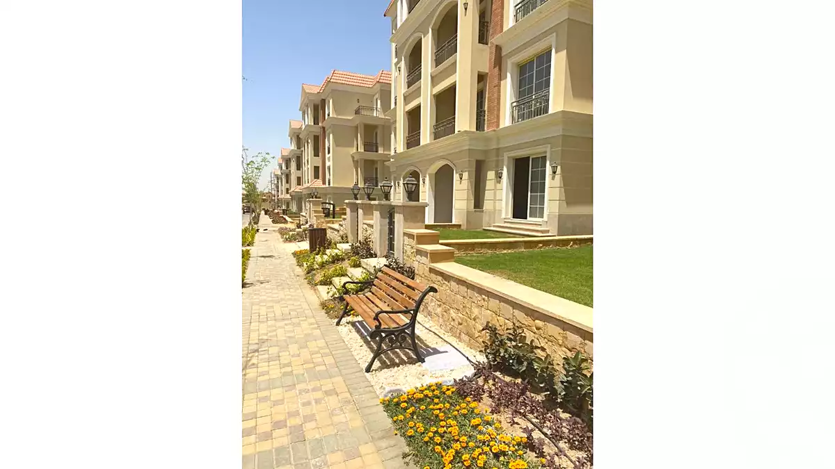https://aqarmap.com.eg/ar/listing/7212734-for-sale-cairo-new-cairo-lrhb-city-phase-1-taha-hussein-st