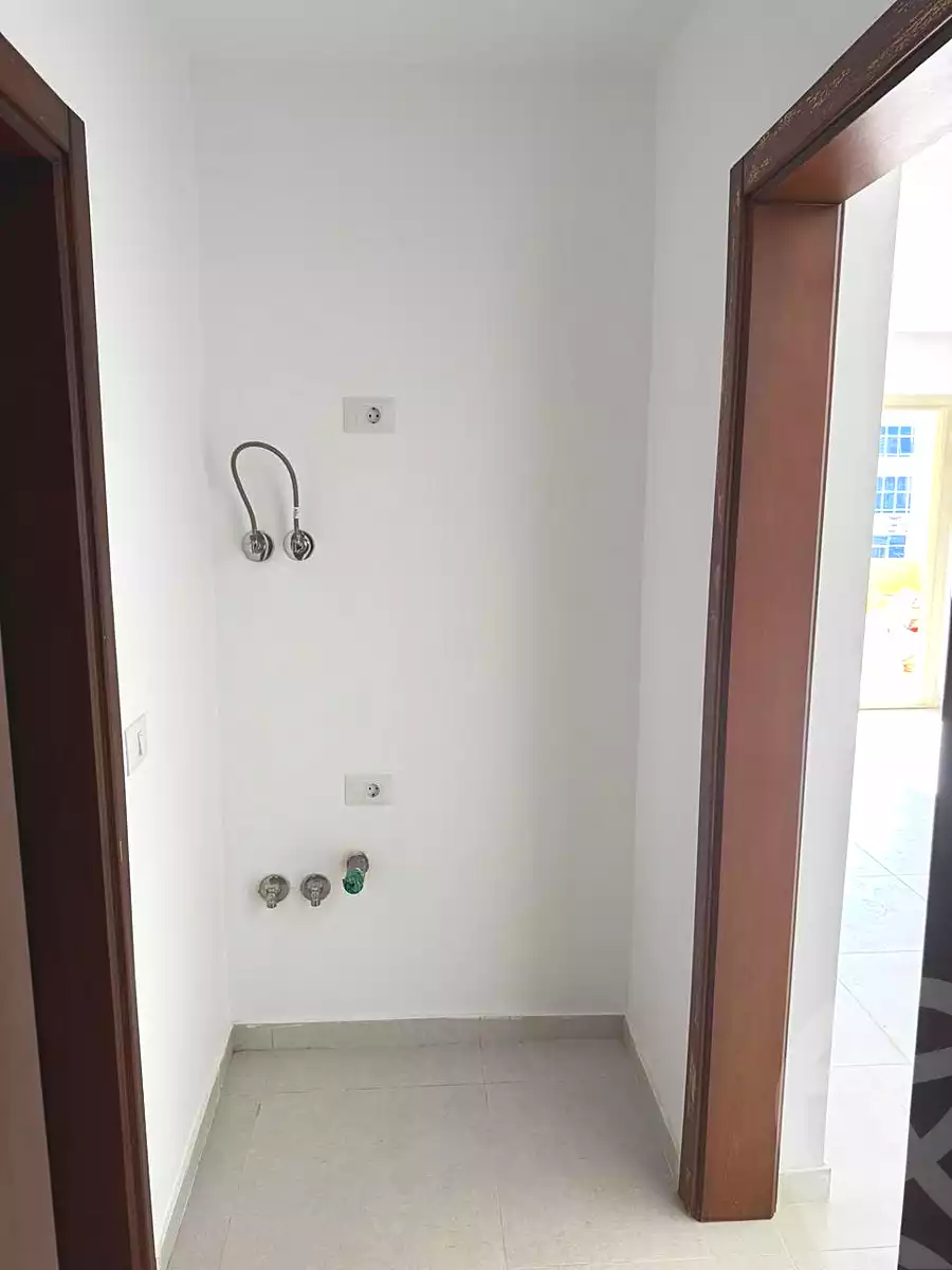 https://aqarmap.com.eg/ar/listing/7213175-for-sale-cairo-el-sheikh-zayed-city-compounds-el-khamayel