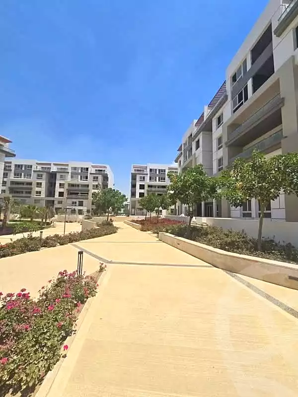 https://aqarmap.com.eg/en/listing/7213365-for-sale-cairo-new-cairo-compounds-hyde-park-parkway-hyde-park-compound