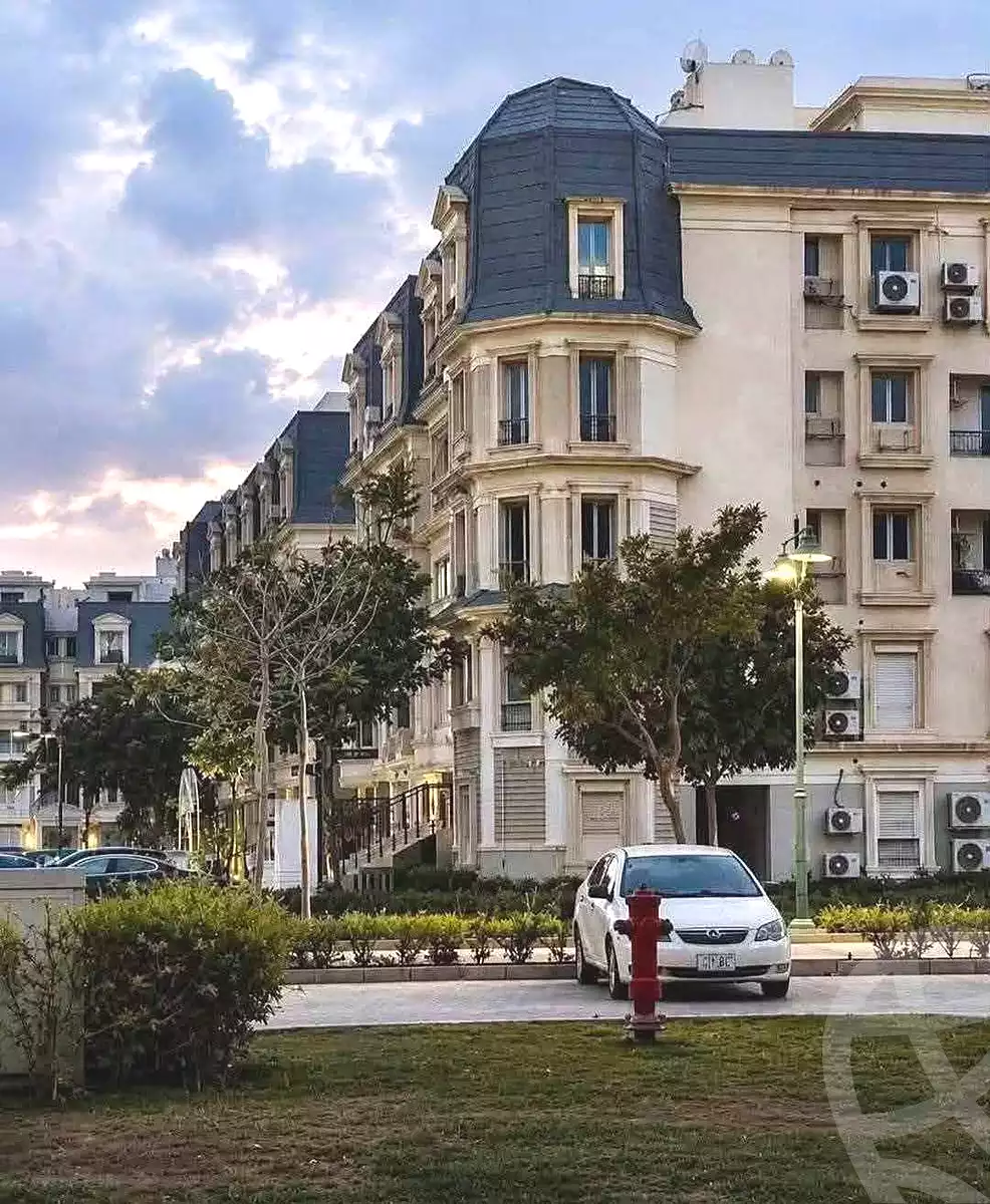 https://aqarmap.com.eg/ar/listing/7214868-for-sale-cairo-new-cairo-compounds-mountain-view-hyde-park
