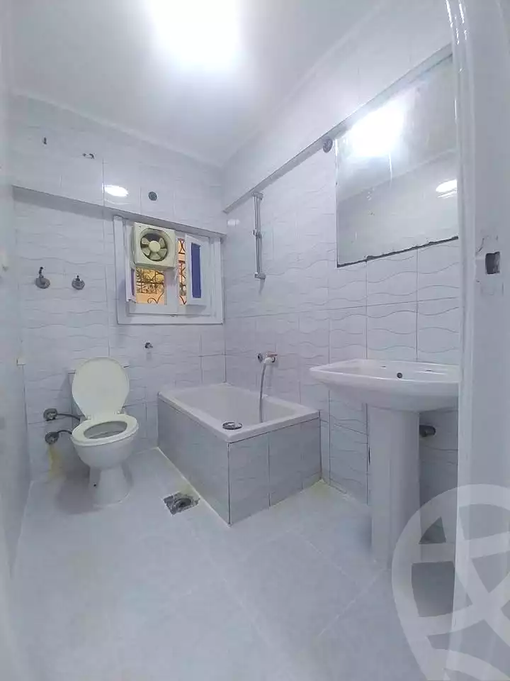 https://aqarmap.com.eg/ar/listing/7215371-for-sale-alexandria-al-agamy-shataa-el-nakheel