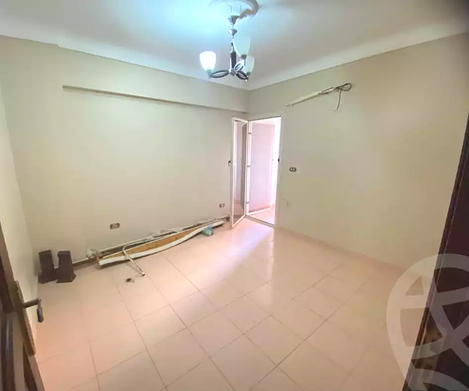 https://aqarmap.com.eg/ar/listing/7215531-for-sale-alexandria-sydy-bshr-sydy-bshr-bhry-mohamed-el-srafi-st.