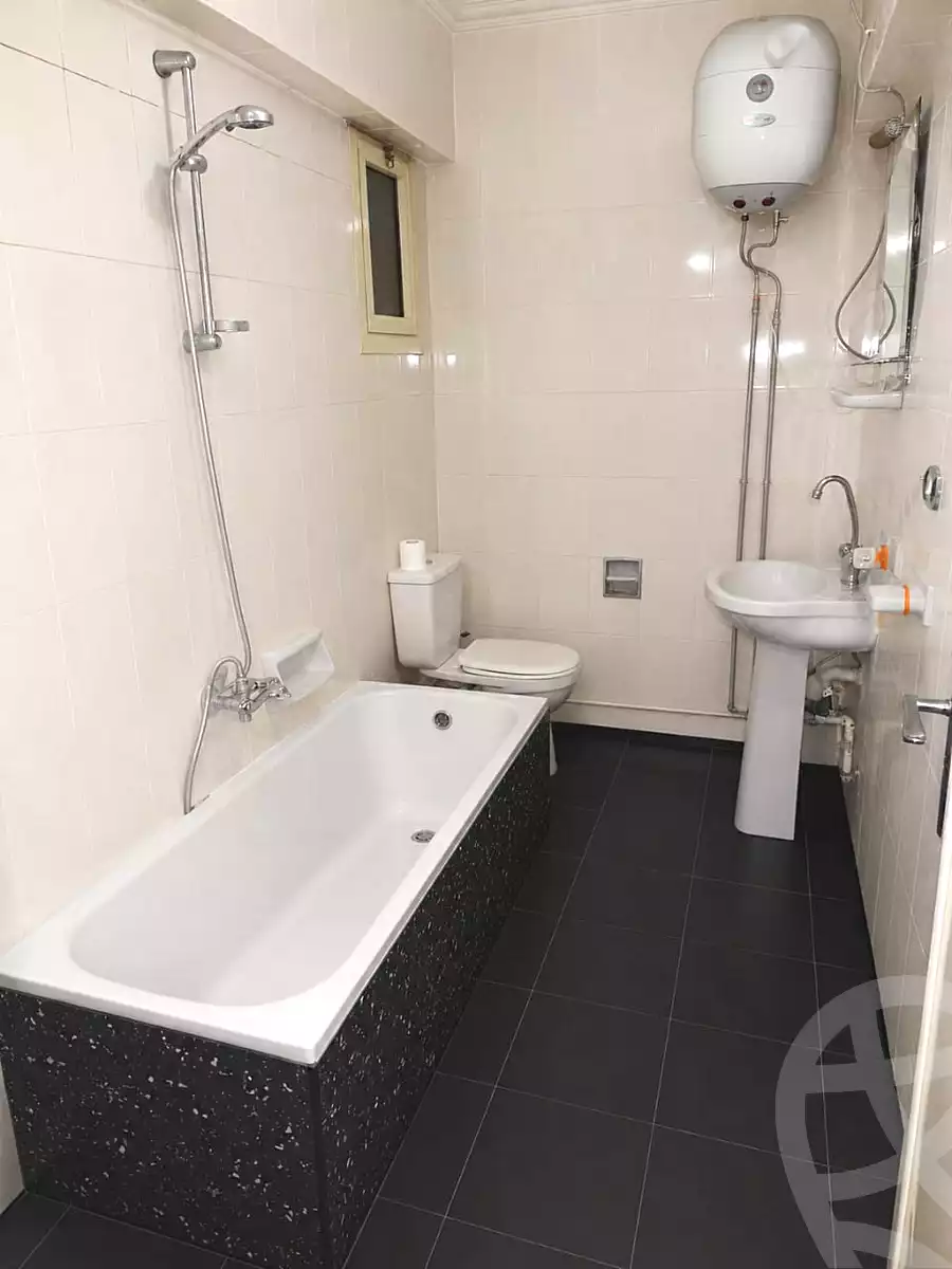 https://aqarmap.com.eg/ar/listing/7217050-for-rent-cairo-el-sheikh-zayed-city-el-hay-elthamen-area-1