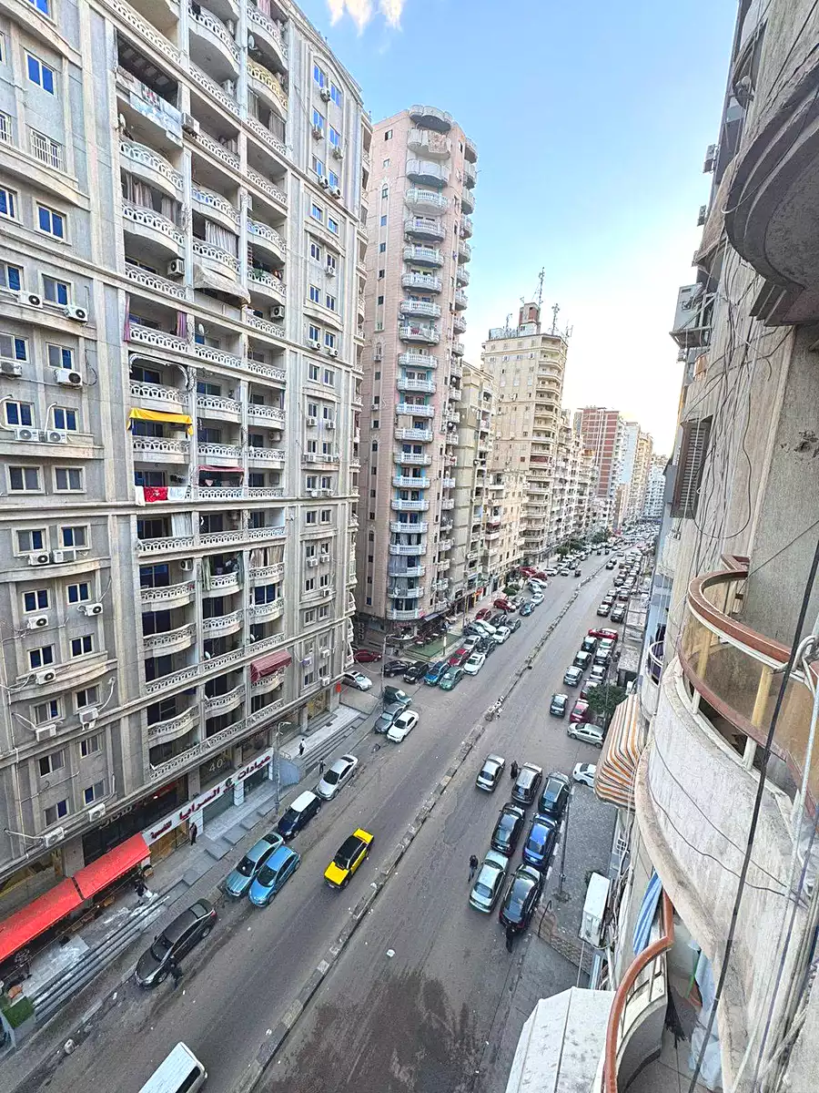 https://aqarmap.com.eg/ar/listing/7217575-for-sale-alexandria-sydy-bshr-sydy-bshr-bhry-shr-mhmwd-l-yswy