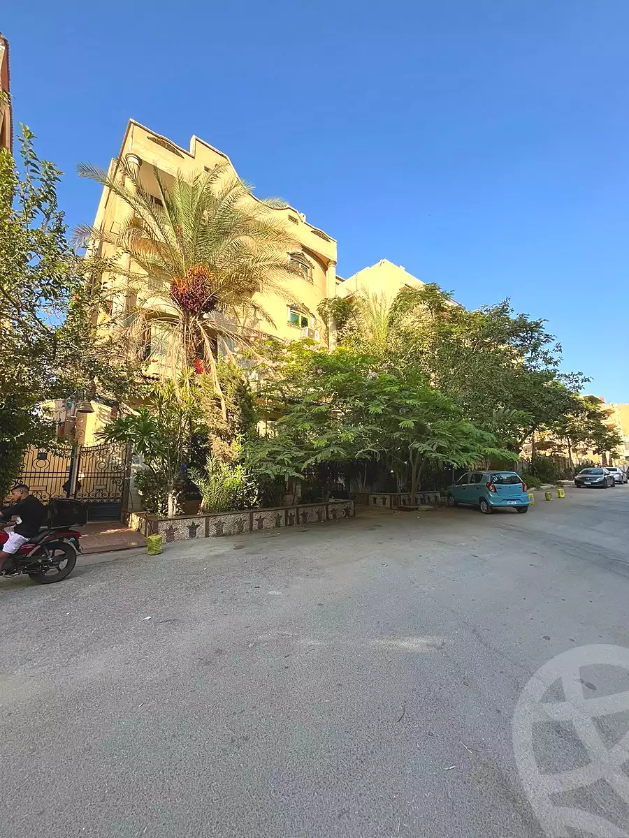 https://aqarmap.com.eg/en/listing/7219728-for-sale-cairo-6th-of-october-el-ahyaa-neighborhood-1st-sixth-neighborhood
