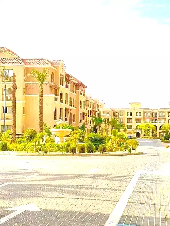 https://aqarmap.com.eg/ar/listing/7222671-for-sale-cairo-el-shorouk-compounds-yfy-ryzydns