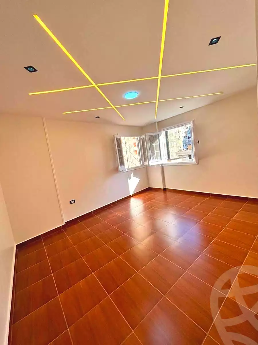 https://aqarmap.com.eg/ar/listing/7222835-for-sale-alexandria-sydy-bshr-sydy-bshr-bhry-shr-mhmwd-l-yswy