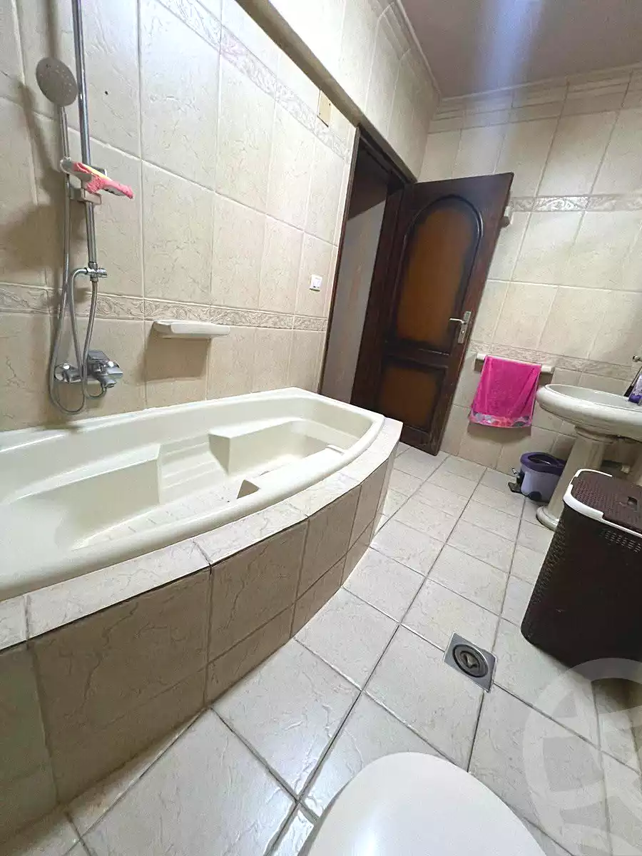 https://aqarmap.com.eg/en/listing/7226347-for-sale-cairo-helwan-helwan-el-sharkeya-heidar-st