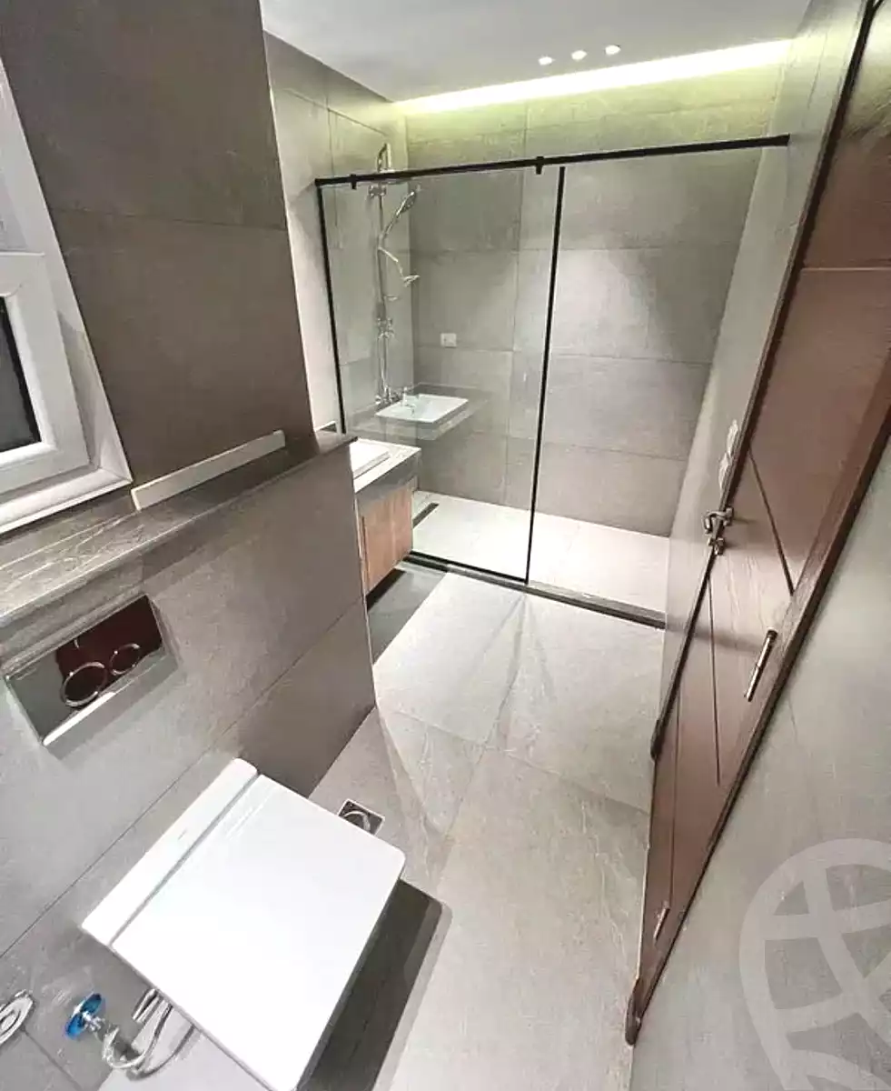 https://aqarmap.com.eg/ar/listing/7226618-for-sale-cairo-new-cairo-compounds-mountain-view-hyde-park