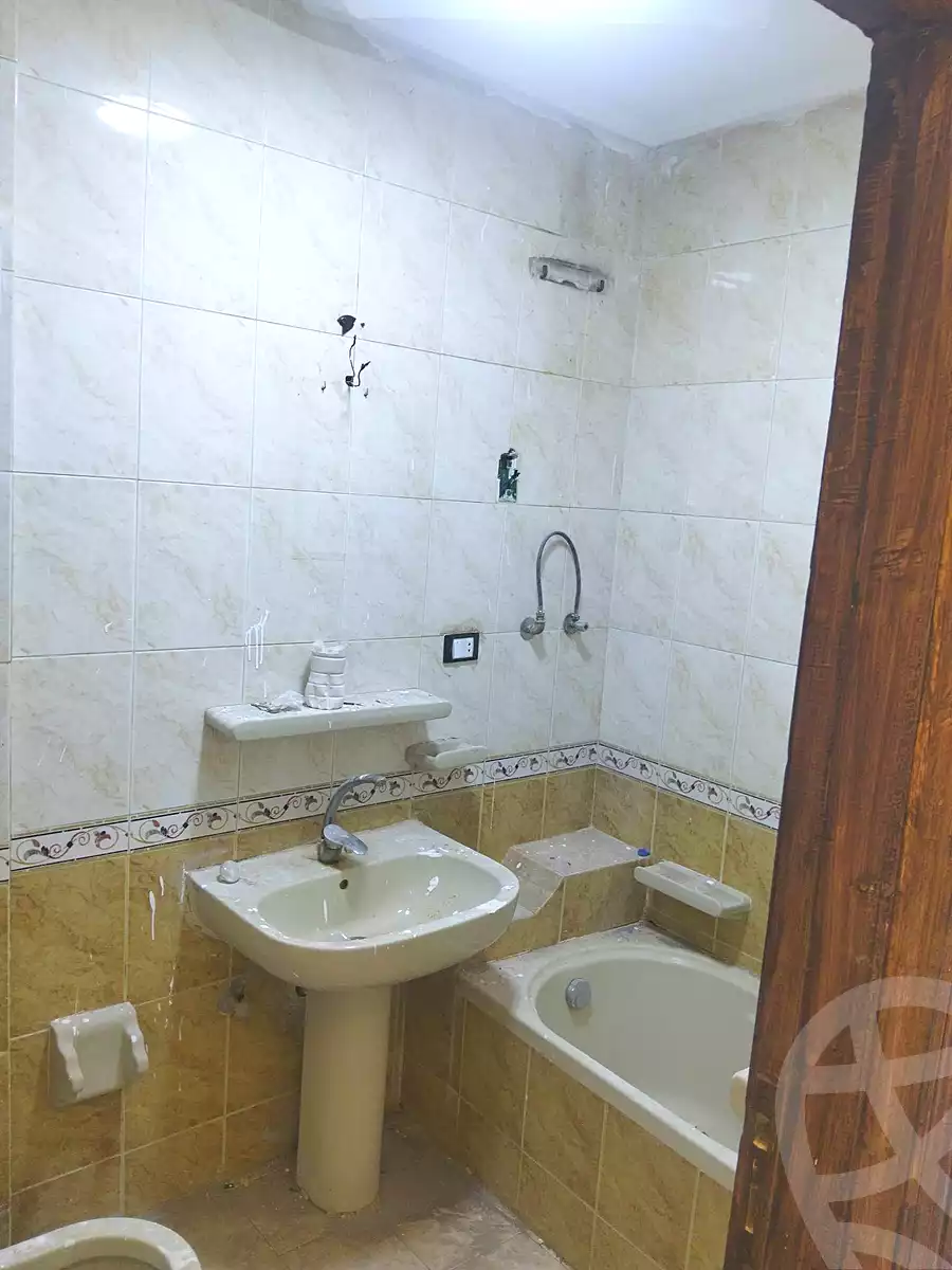 https://aqarmap.com.eg/ar/listing/7227433-for-sale-alexandria-al-agamy-lbytsh-el-saleheen-mosque-st