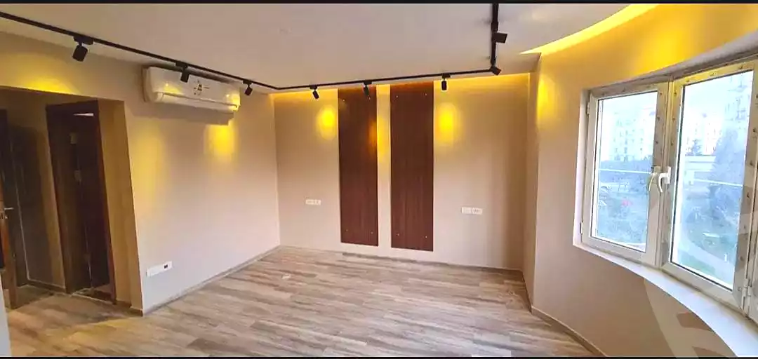 https://aqarmap.com.eg/ar/listing/7230512-for-sale-cairo-new-cairo-compounds-mountain-view-hyde-park