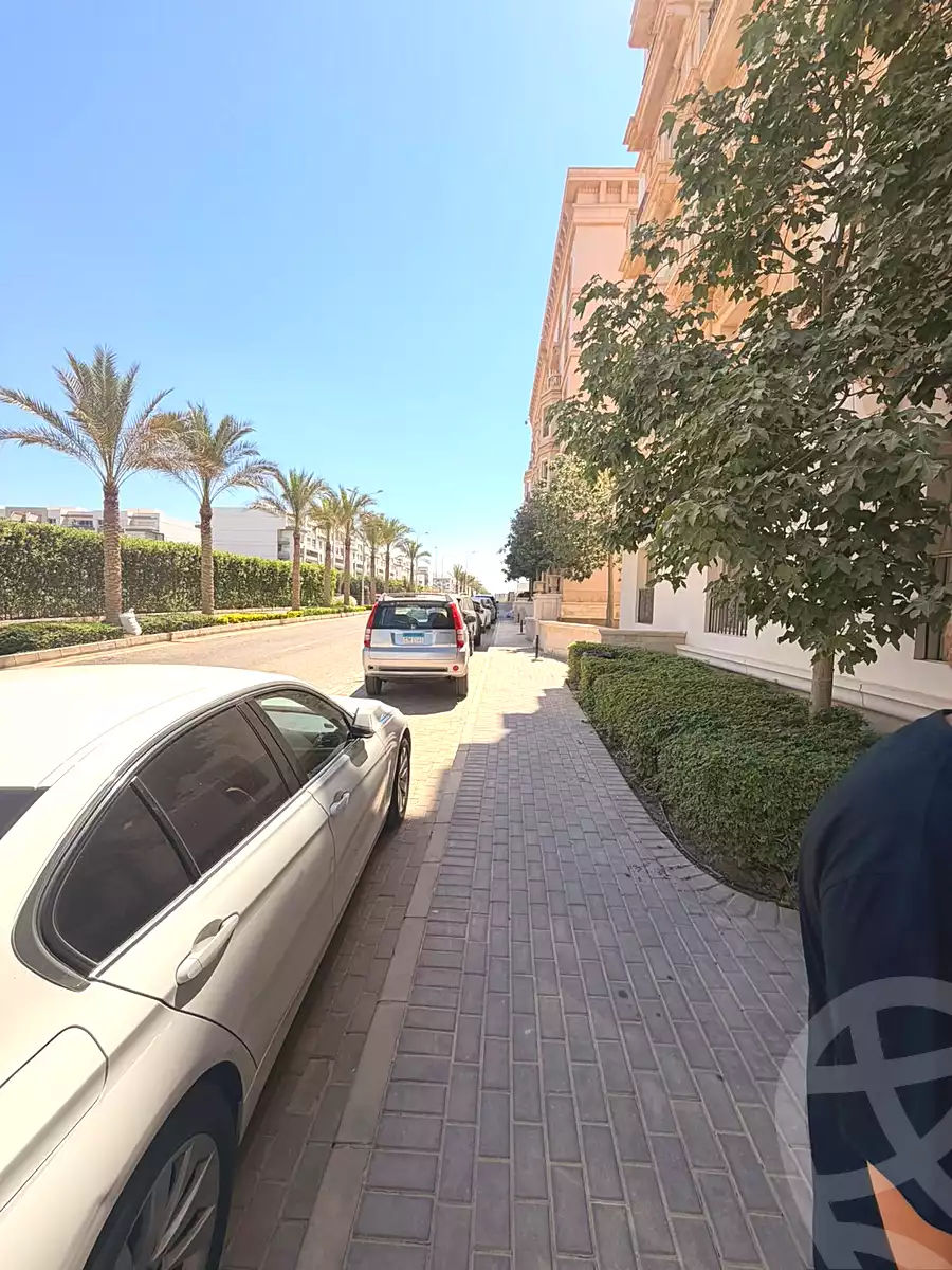 https://aqarmap.com.eg/ar/listing/7230660-for-sale-cairo-new-cairo-compounds-hyde-park-centre-ville-hyde-park