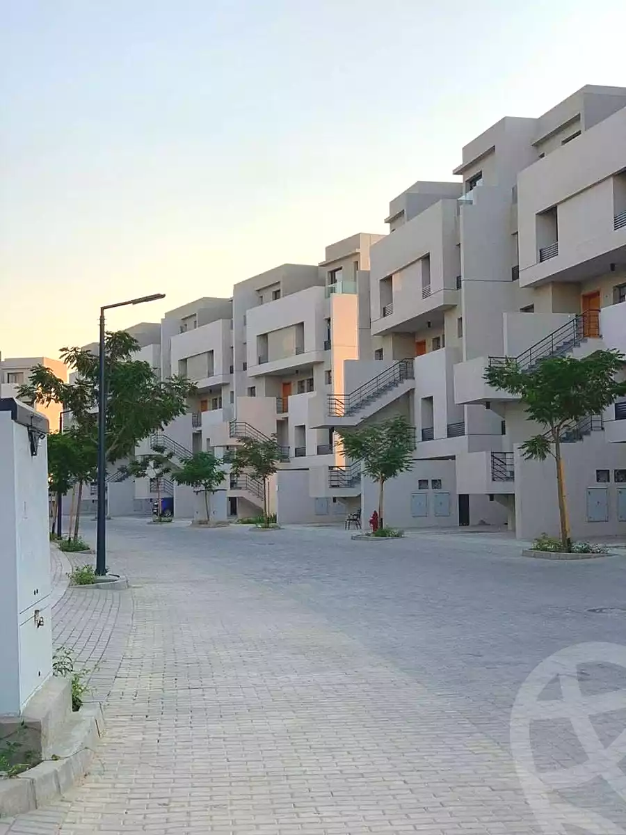https://aqarmap.com.eg/ar/listing/7231340-for-sale-cairo-el-shorouk-compounds-al-burouj-compound-imkan