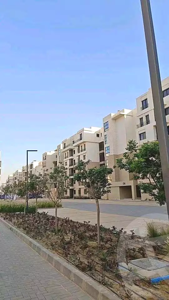 https://aqarmap.com.eg/ar/listing/7233842-for-sale-cairo-6th-of-october-hadaeq-october-compounds-o-west-club-yard-o-west