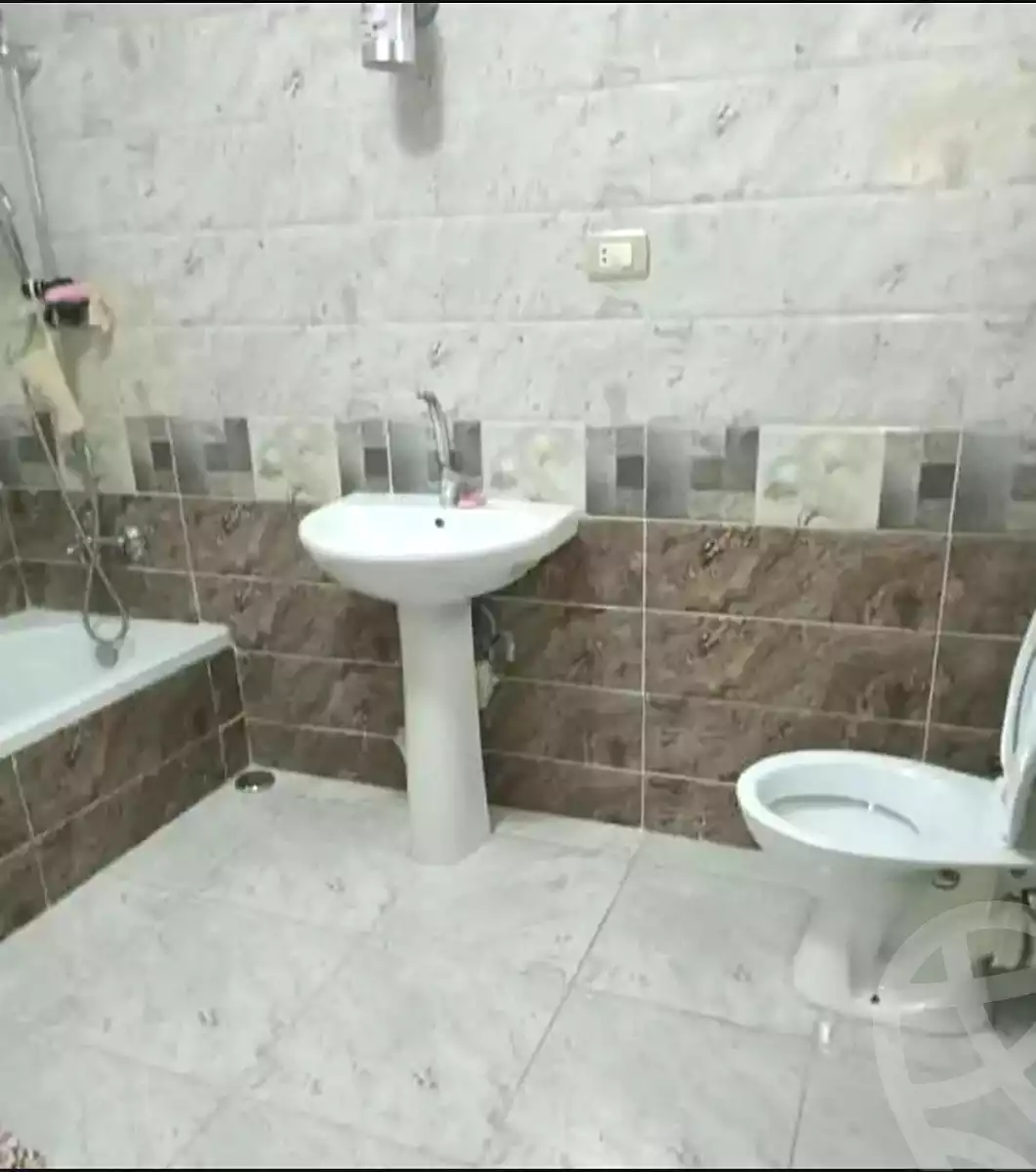 https://aqarmap.com.eg/en/listing/7235958-for-sale-alexandria-el-mandara-shr-mlk-hfny