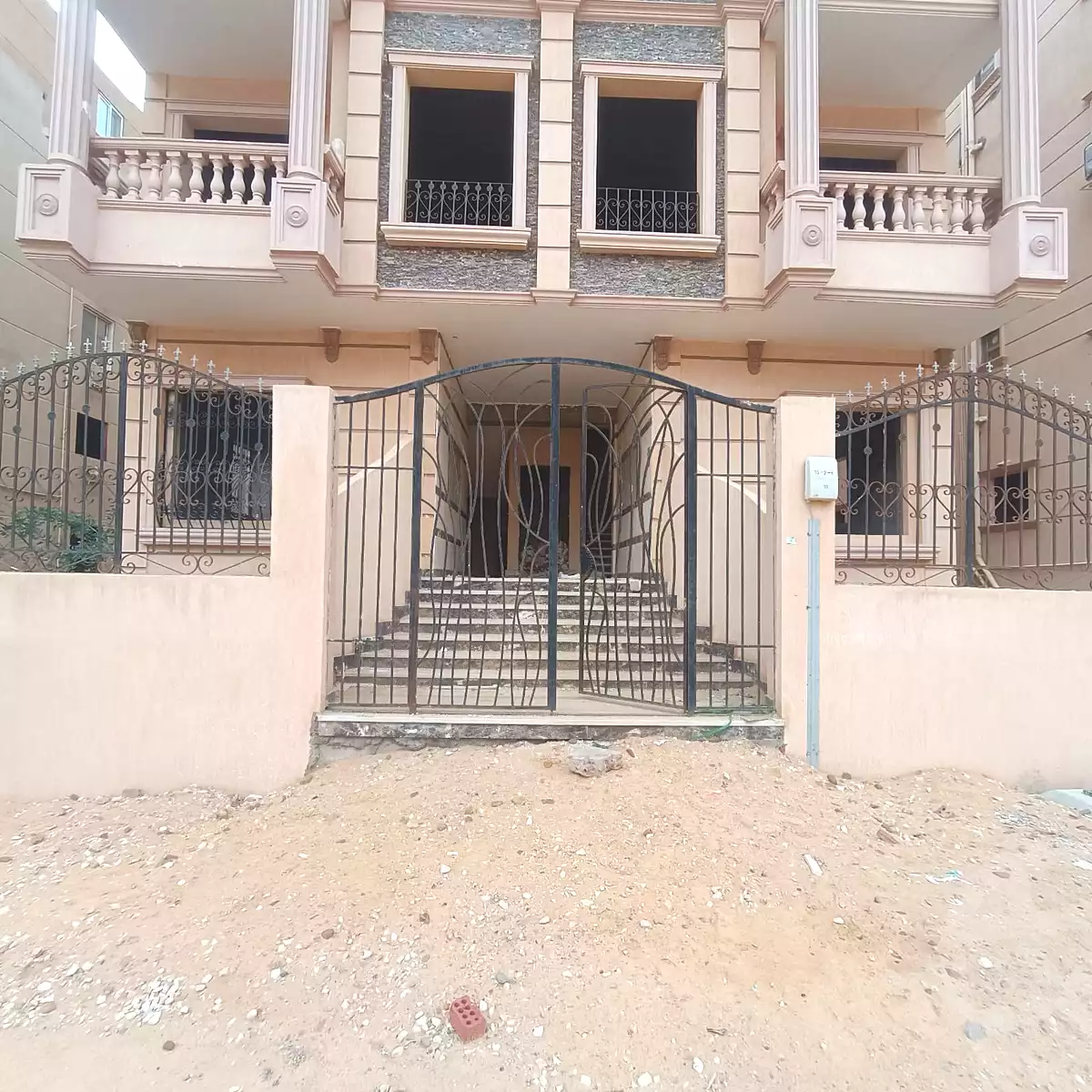 https://aqarmap.com.eg/ar/listing/7236736-for-sale-cairo-6th-of-october-el-tawsaat-el-shamalya-hy-2000-qt