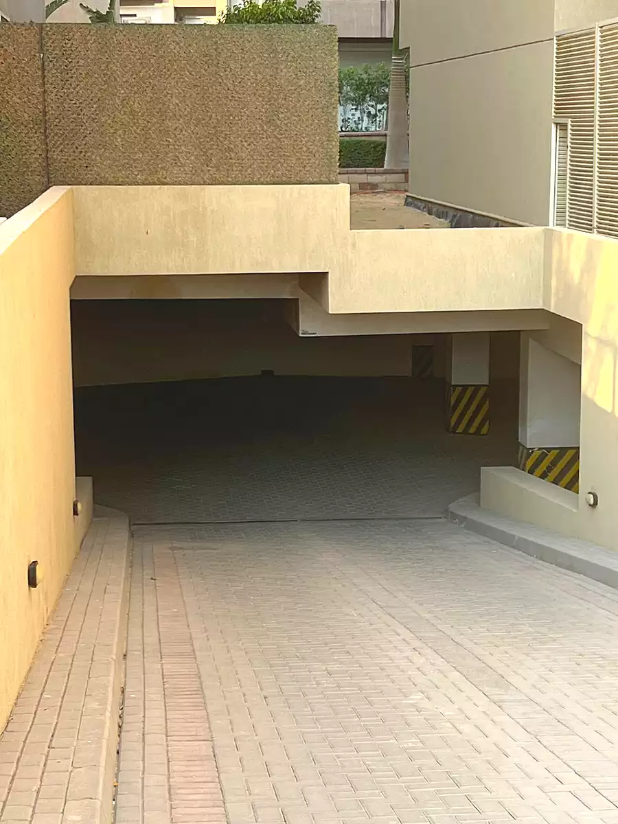 https://aqarmap.com.eg/ar/listing/7236767-for-sale-cairo-el-sheikh-zayed-city-compounds-greens