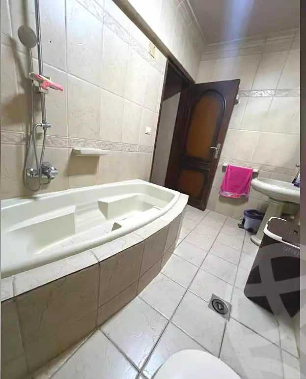 https://aqarmap.com.eg/en/listing/7237384-for-sale-cairo-helwan-helwan-el-sharkeya-heidar-st