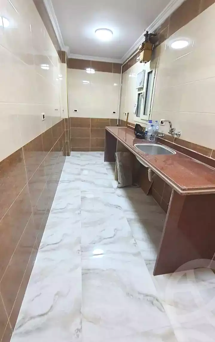 https://aqarmap.com.eg/ar/listing/7237463-for-rent-alexandria-lauran