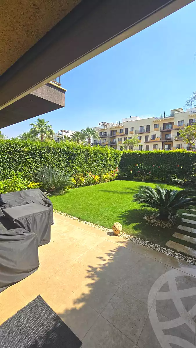 https://aqarmap.com.eg/ar/listing/7237992-for-sale-cairo-el-sheikh-zayed-city-compounds-kmbwnd-wyst-twn-swdyk