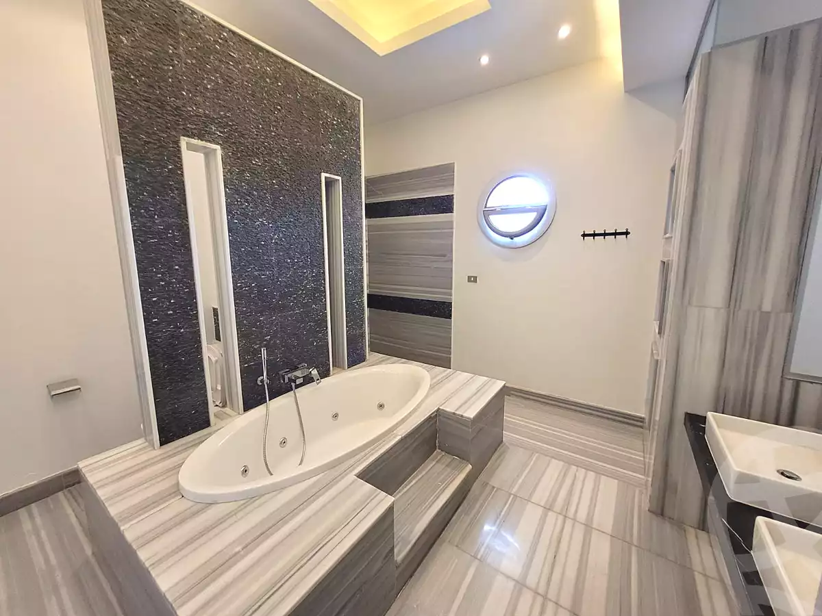 https://aqarmap.com.eg/ar/listing/7238068-for-sale-cairo-el-sheikh-zayed-city-compounds-kmbwnd-ljry-swdyk