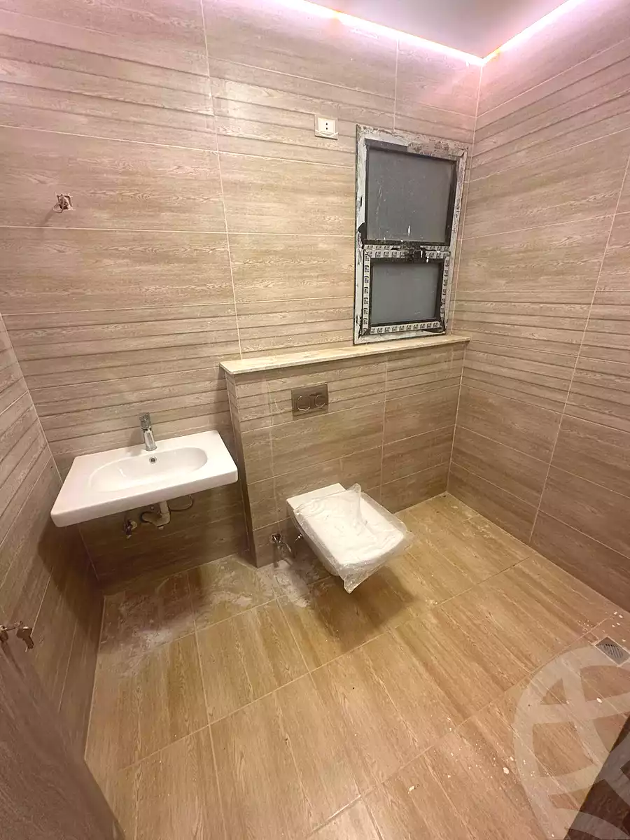 https://aqarmap.com.eg/ar/listing/7240293-for-sale-cairo-el-sheikh-zayed-city-compounds-kmbwnd-wyst-twn-swdyk