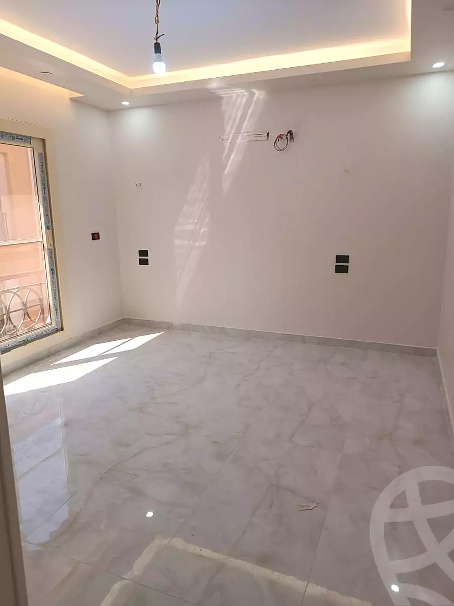 https://aqarmap.com.eg/ar/listing/7240384-for-sale-cairo-el-sheikh-zayed-city-compounds-el-khamayel