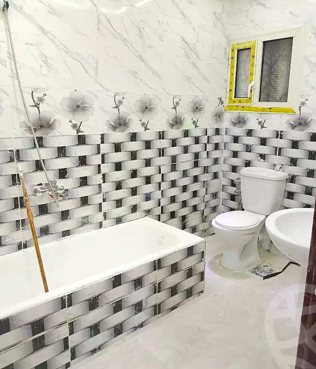 https://aqarmap.com.eg/en/listing/7240863-for-sale-alexandria-al-agamy-el-hanouvel-radwan-st