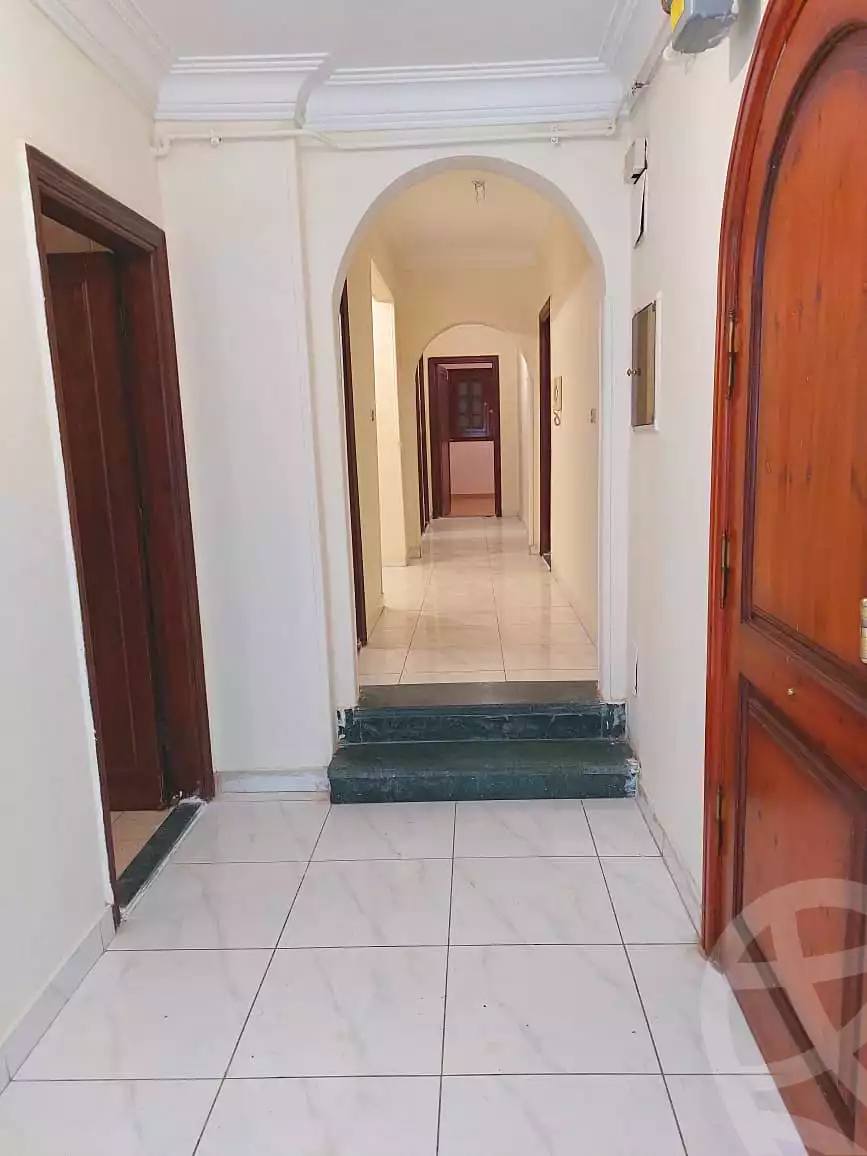 https://aqarmap.com.eg/ar/listing/7244119-for-sale-cairo-6th-of-october-el-ahyaa-neighborhood-2nd-divided-from-al-kafrawei-st