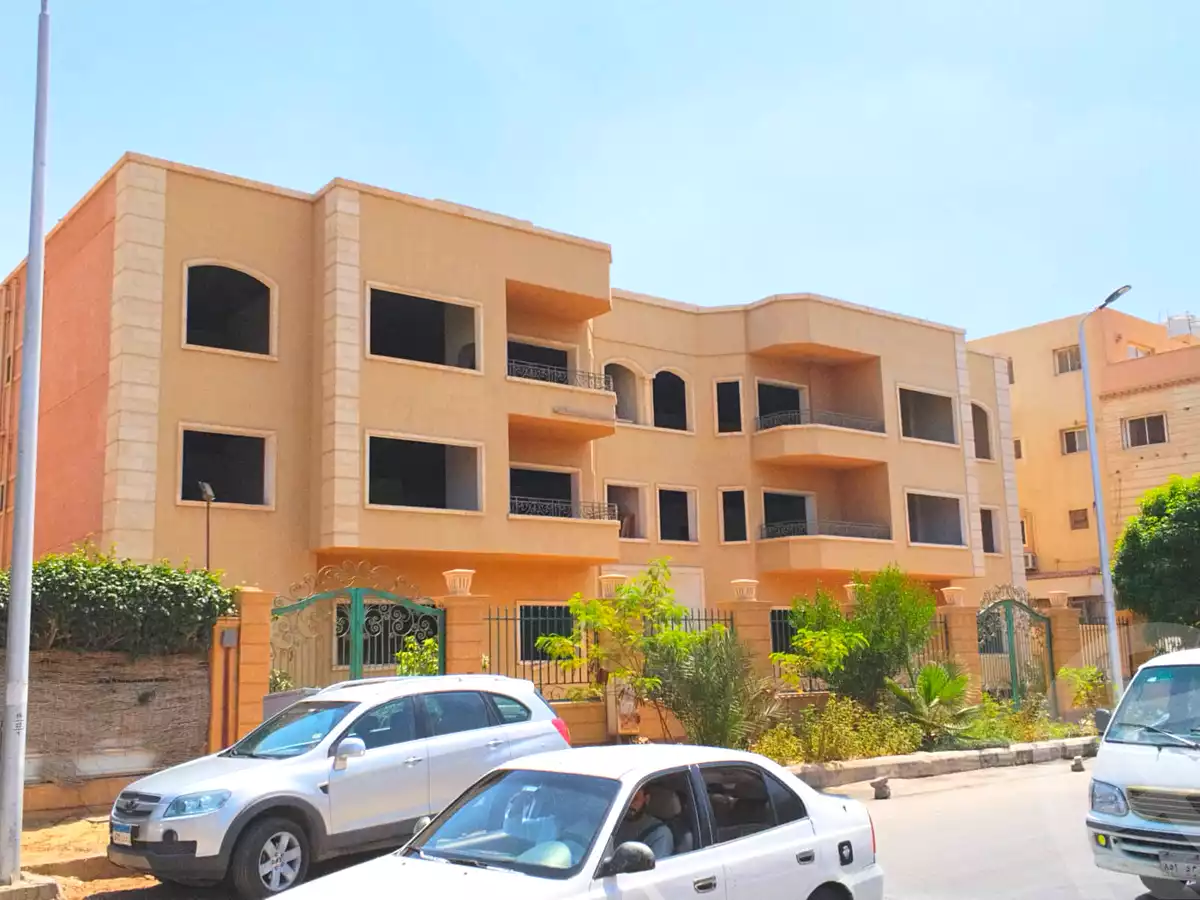 https://aqarmap.com.eg/ar/listing/7254456-for-sale-cairo-new-cairo-el-ahyaa-first-neighborhood-omar-ibn-abd-el-aziz-st