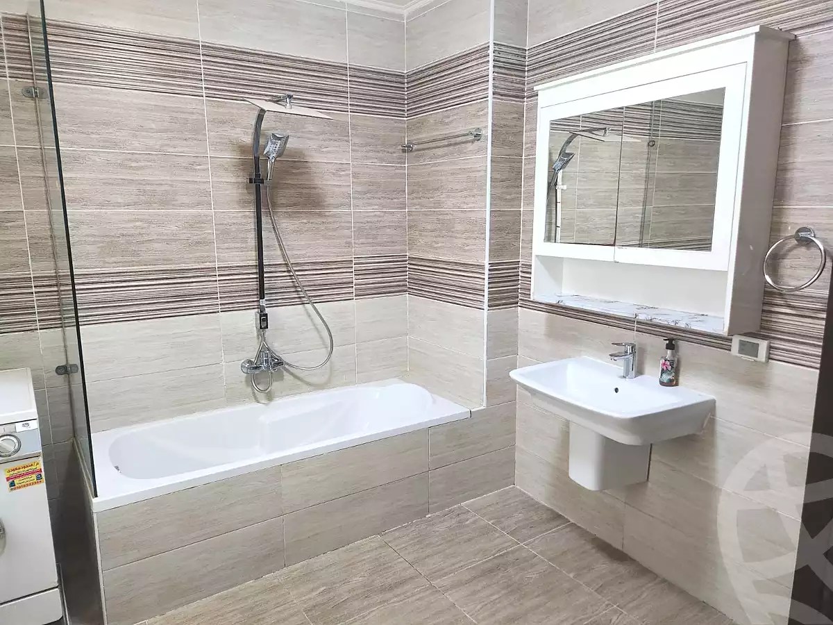 https://aqarmap.com.eg/ar/listing/7258312-for-rent-cairo-new-cairo-first-settlement-mhwr-mstfy-kml