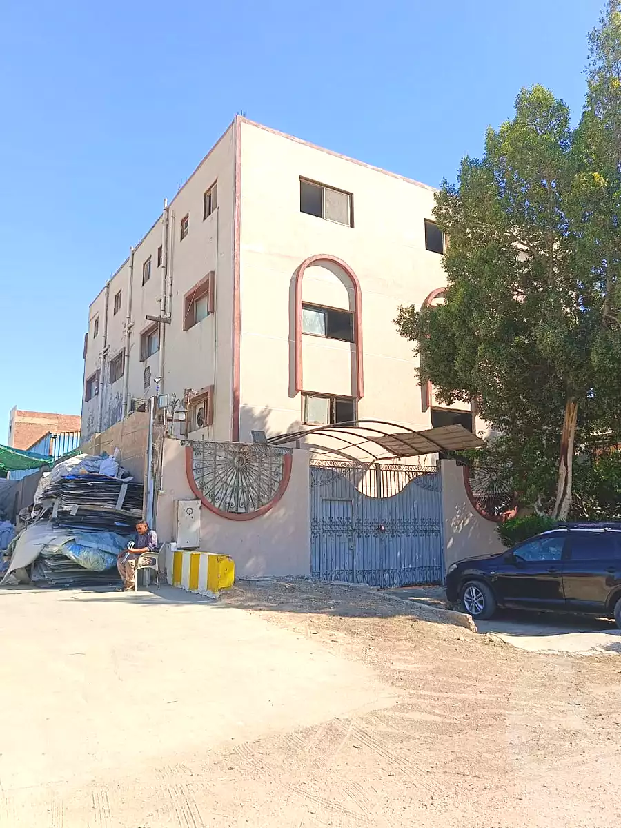 https://aqarmap.com.eg/ar/listing/7259776-for-sale-cairo-6th-of-october-el-mantqa-el-snaaaya-industrial-zone-3