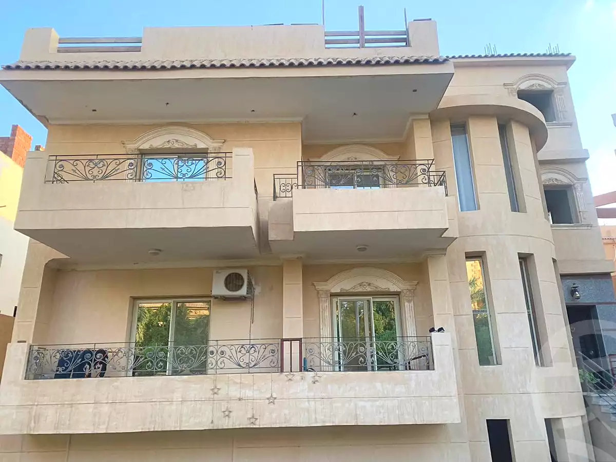 https://aqarmap.com.eg/en/listing/7261598-for-sale-cairo-new-cairo-sharq-el-akadamiya-izz-aldin-ahmed-farid-st
