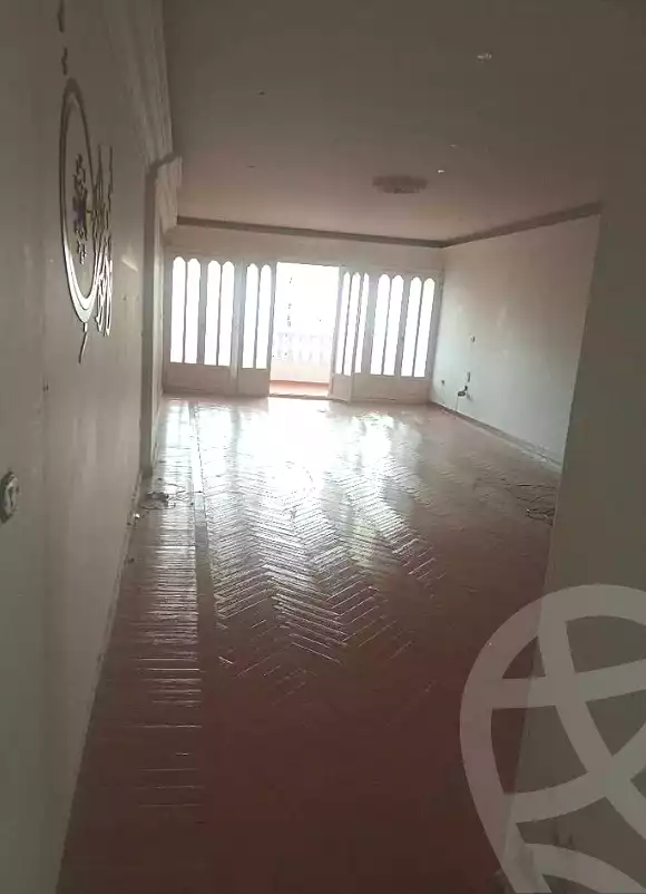 https://aqarmap.com.eg/ar/listing/7262099-for-sale-alexandria-ganaklis-shr-mrtdy-bsh